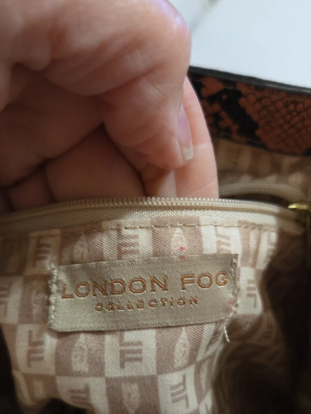 LONDON FOG PURSE - Picture 7 of 8